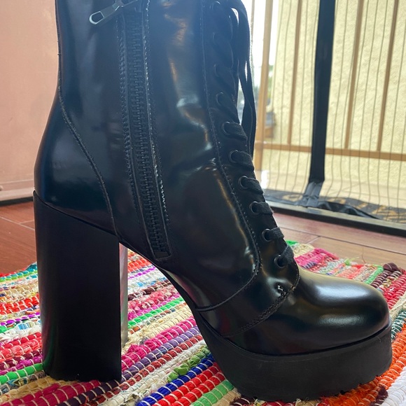 Steve Madden Boots - Picture 2 of 5